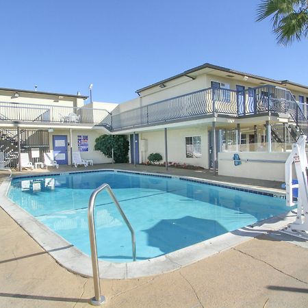 Motel 6 San Diego, Ca Airport Harbor Екстериор снимка