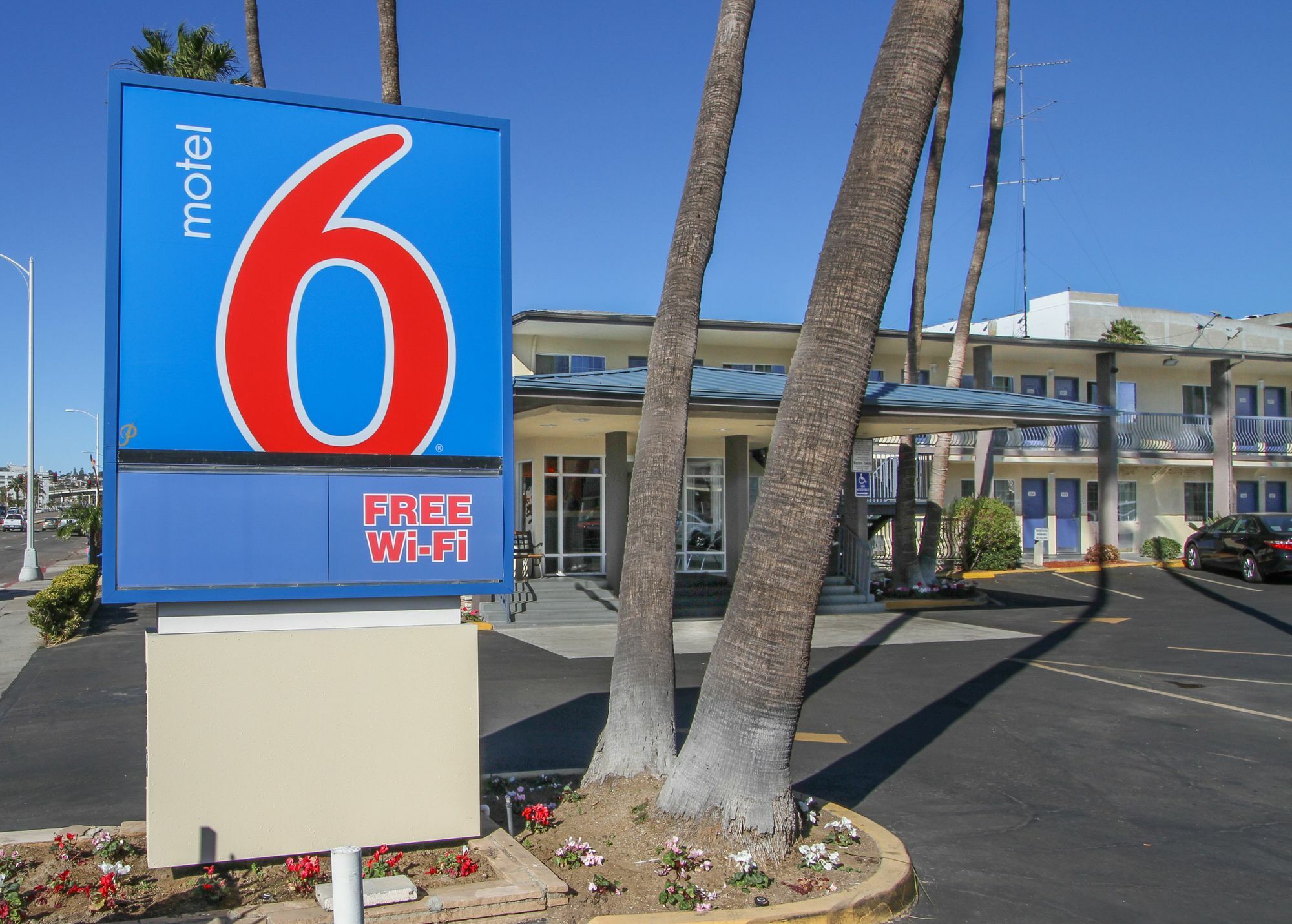 Motel 6 San Diego, Ca Airport Harbor Екстериор снимка