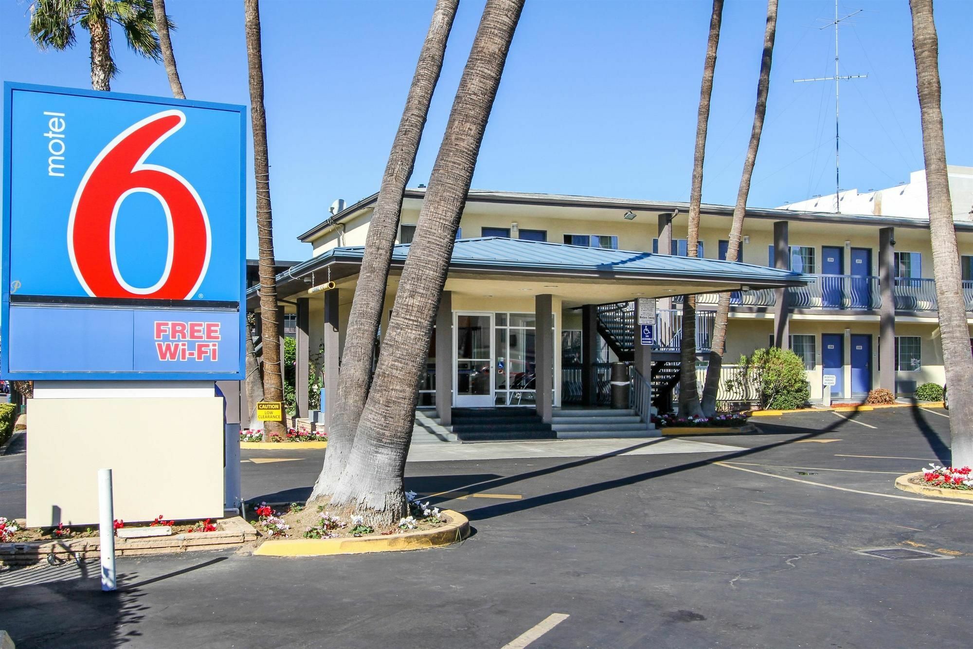 Motel 6 San Diego, Ca Airport Harbor Екстериор снимка